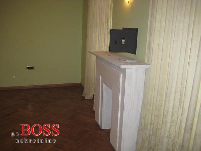 Pravilo br. 8: ako imate kamin, obavezno ga pokažite.Zagreb, 120 m2.