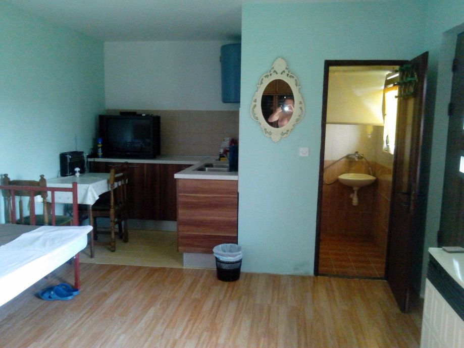 Pravilo br. 19: dok snimate po stanu, obavezno skinite majicu... Josipovac, 48 m2.