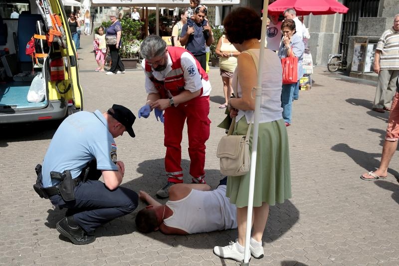 Traze rastavljene muskarce zene Oglasi devojke