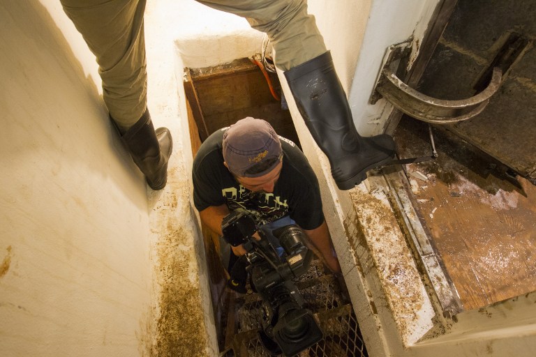 Novinari istražuju tunel kojim je El Chapo pobjegao iz skrovišta