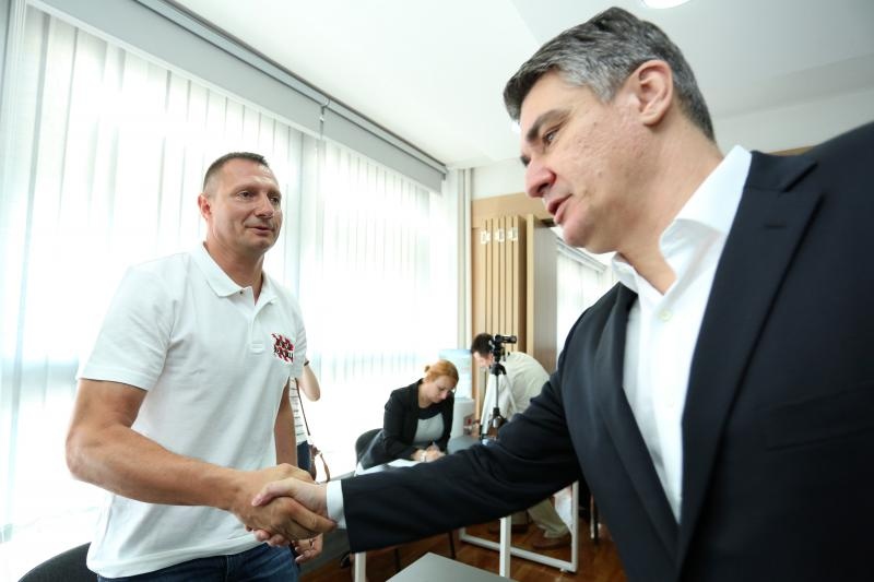 08.06.2015., Zagreb - Drugi sastanak Vlade i hrvatskih branitelja poceo je u 10 sati u zgradi Ministarstva branitelja. Na sastanku su prisutni premijer Zoran Milanovic, Ante Kontromanovic, Predrag Fred Matic, Djuro Glogoski, Josip Klemm i drugi. Photo: Anto Magzan/PIXSELL