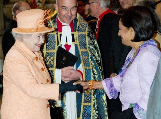 Britain's Queen Elizabeth II (L) meets The Prime Minister of the Republic of Trinidad and Tobago Kamal Persad-Bissessar before the annual Commonwealth Day Observance Service at Westminster Abbey in central London, England, on March 14, 2011. The overall theme for this years Observance was Women as Agents of Change. AFP PHOTO/Leon Neal/WPA POOL / AFP PHOTO / POOL / LEON NEAL