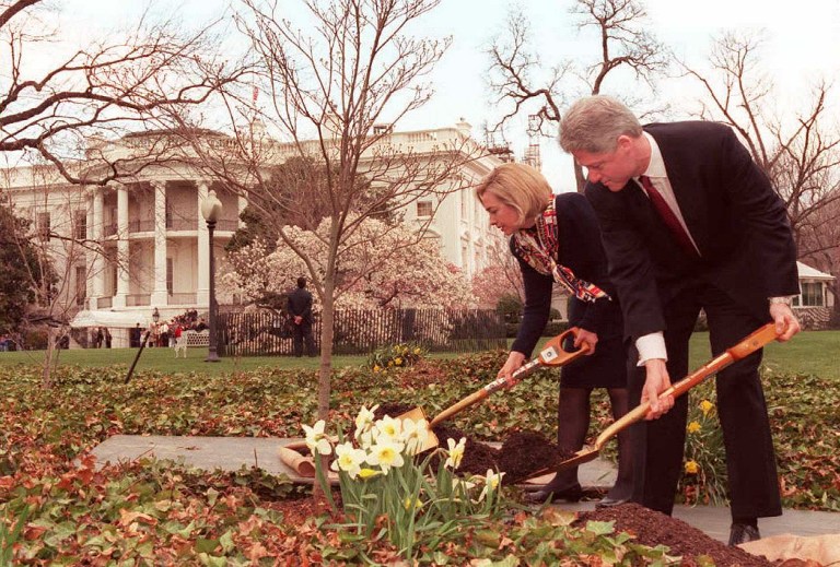 US president Bill Clinton (R) and his wife Hillary (L) plant a dogwwod tree on the grounds of the White House 05 April in memory of Commerce Secretary Ron Brown who was killed in a plane crash 03 April in Croatia. Clinton travels to Oklahoma City, Oklahoma later 05 April to attend ceremonies in remembrance of the victims of the 1995 bombing of the Arthur P. Murrah federal building. AFP PHOTO/Luke FRAZZA / AFP PHOTO / LUKE FRAZZA