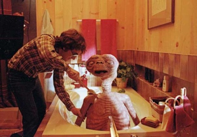 E. T., 1982.