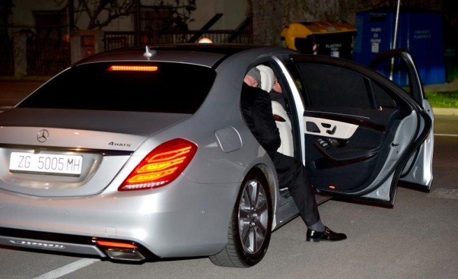Odlazak odvjetnika u luksuznom Mercedesu, foto: Marko Prpić/PIXSELL