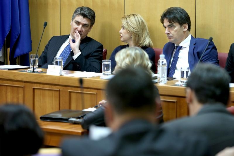 Šaputanje premijera i ministrice, foto: Patrik Maček/PIXSELL