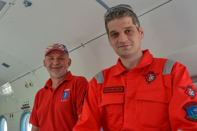 Dežurni liječnički tim: Ozren Krešić i medicinski tehničar Goran Karna. Fotografija:HRZ i PZO/ M. Tržić 