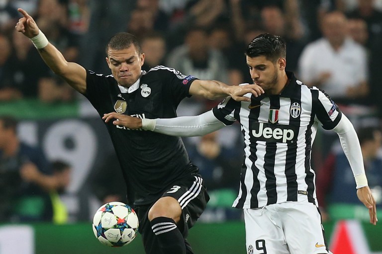 Juventus' forward from Spain Alvaro Morata (R) vies with Real Madrid's Portuguese defender Pepe during the UEFA Champions League semi-final first leg football match Juventus vs Real Madrid on May 5, 2015 at the Juventus stadium in Turin.     AFP PHOTO / MARCO BERTORELLO