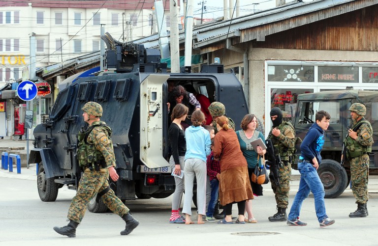 Veliki broj ljudi napustio je naselje Divo u Kumanovu, gdje se nastavljaju sukobi policije i terorističke skupine. ROBERT ATANASOVSKI/AFP