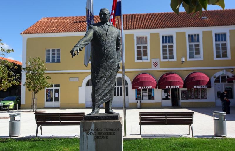 autor: petar dolić visina: 2,7 metara