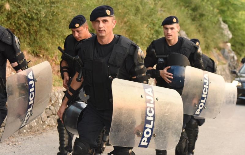 Jake policijske snage kod kninske tvrđave uoči početka proslave. Foto: Hrvoje Jelavić/PIXSELL