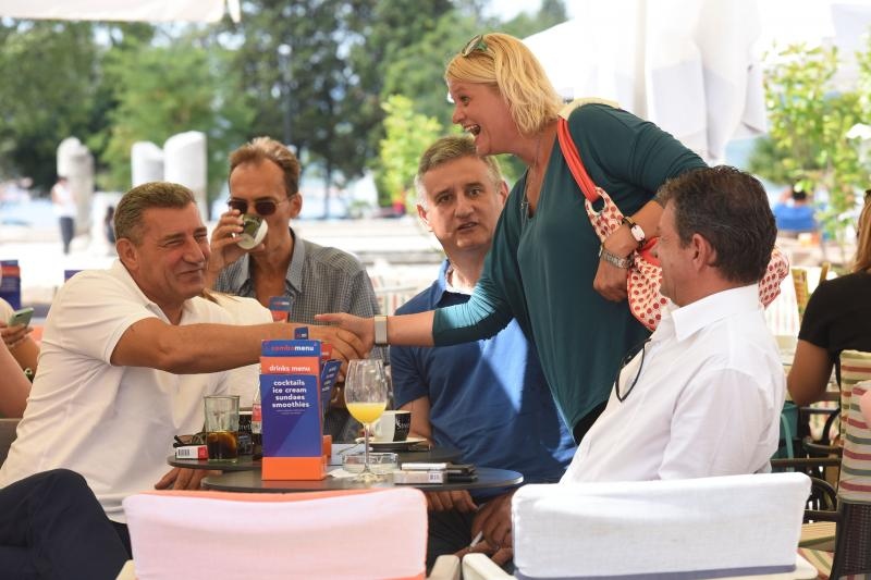 General Ante Gotovina i čelnik HDZ-a Tomislav Karamarko popili su kavu u središtu Zadra