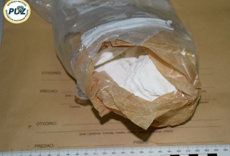 1.240 grama kokaina pronađeno je u stanu jedne Zagrepčanke (53)