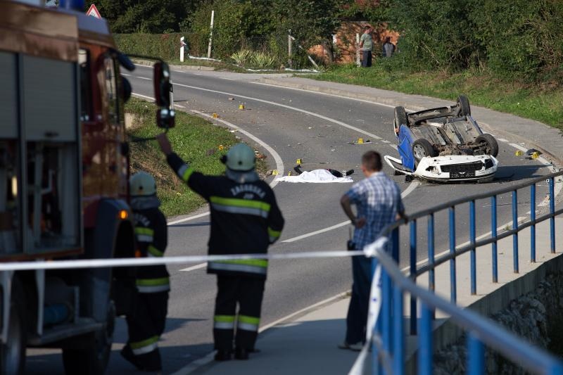 Konjščina, Krapina Selo - Na državnoj cesti D24 u Krapina Selu došlo je do slijetanja osobnog automobila pri čemu su dvije osobe smrtno stradale, a dvije osobe prevezene su u OB Zabok. Policija obavlja očevid.