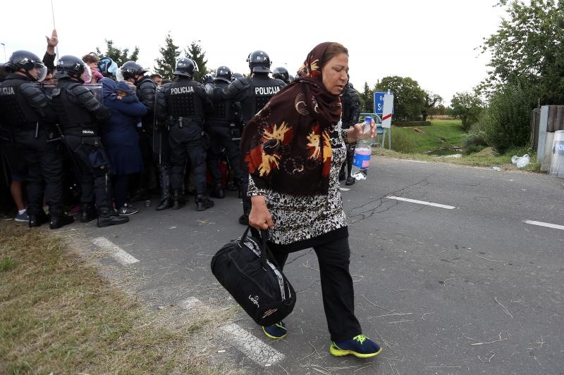 Slovenska policija počela je propuštati izmučene izbjeglice preko granice