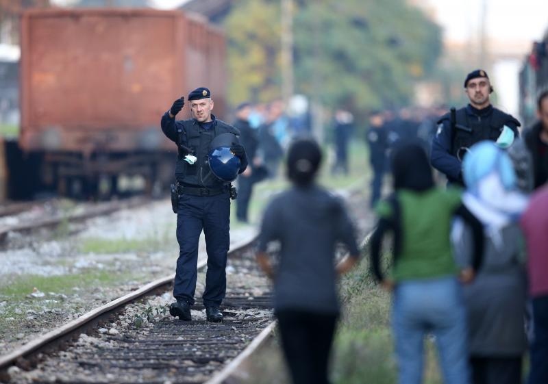 Prvi vlak s izbjeglicama stigao je na željeznički kolodvor u Čakovcu nešto iza 17 sati. Ovo je 94. izvanredni vlak koji prevozi izbjeglice. U vlaku je 1800 migranata koji su stigli iz Tovarnika. Foto: Željko Lukunić /PIXSELL