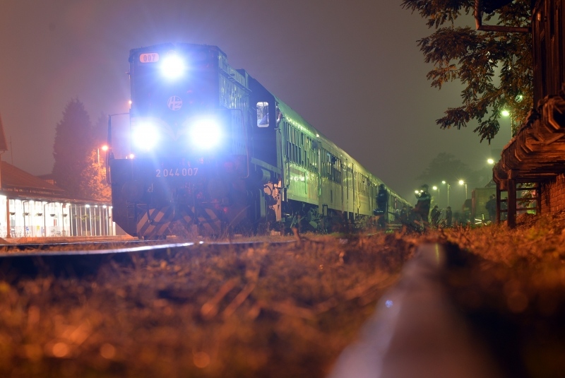 U 00:20 na željeznički kolodvor u Čakovcu stigao je 96. izvanredni valk iz Tovarnika s oko 1.800 migranata. Vlak je krenuo u Sloveniju u 01:55, ali zbog zatvaranja slovenske granice, slovenska policija zaustavila ga je na samoj granici gdje su se izbjeglice iskrcale i čekaju otvaranje granice.
