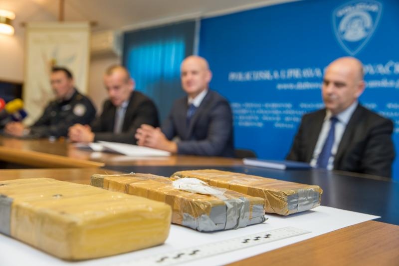 Policijska postaja Vila Palma, Dubrovnik - Konferencija za medije povodom jučerašnje akcije Porat i zapljene kokaina na putničkom brodu Msc Poesia
