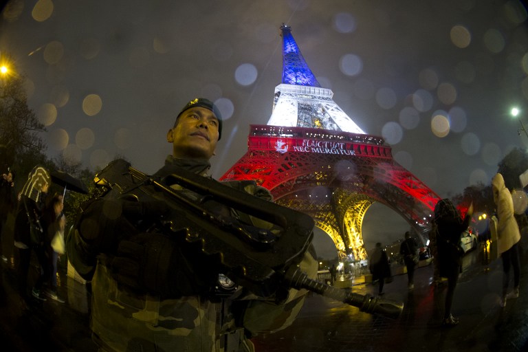Francuski vojnik snimljen nakon napada u Parizu