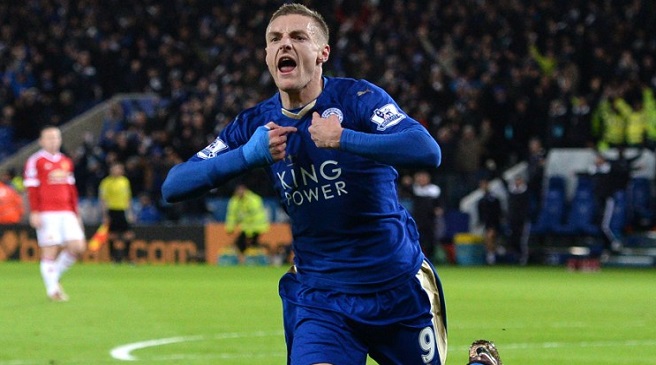 Leicester City's English striker Jamie Vardy celebrates after scoring during the English Premier League football match between Leicester City and Manchester United at the King Power Stadium in Leicester, central England on November 28, 2015. AFP PHOTO / OLI SCARFF RESTRICTED TO EDITORIAL USE. No use with unauthorized audio, video, data, fixture lists, club/league logos or 'live' services. Online in-match use limited to 75 images, no video emulation. No use in betting, games or single club/league/player publications. / AFP / OLI SCARFF