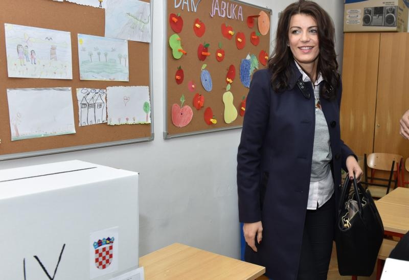 Direktorica HDZ-ove kampanje Josipa Rimac glasovala na glasačkom mjestu u Kninu. Hrvoje Jelavić/PIXSELL