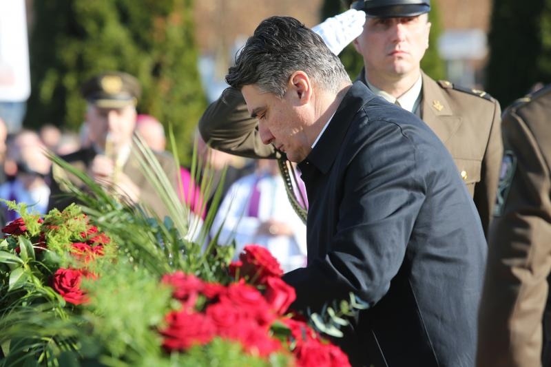 Polaganje vijenaca na Memorijalnom groblju u Vukovaru Foto: Marko Mrkonjic/PIXSELL