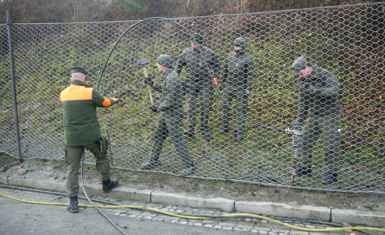 Soldiers built a section of the 3.7-kilometre-long border fence at the border between Austria and Slovenia in Spielfeld, Austria, 10 December 2015. Austria has been building a fence at its Slovenian border for days. The fence as well as nearly 30 containers, portable toilets and four large heatable tents, which will accomodate up to 1000 people each, will allow for an 'orderly entry' of refugees by the end of the year at the latest, according to the Austrian governverment. Photo: MATTHIAS ROEDER/dpa