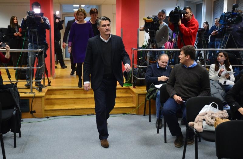 Zoran Milanović zajedno s koalicijskim partnerima dolazi na presicu u prostorima SDP-a