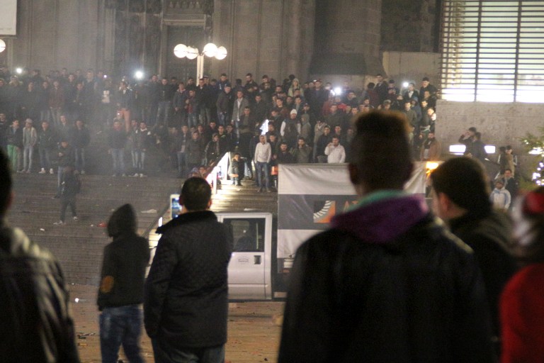 Picture taken on December 31, 2015 shows people gathering in front of the main railway station in Cologne, western Germany. Police in Cologne told AFP they have received more than 100 complaints by women reporting assaults ranging from groping to at least one reported rape, allegedly committed in a large crowd of revellers during year-end festivities outside the city's main train station and its famed Gothic cathedral. / AFP / dpa / Markus Boehm / Germany OUT
