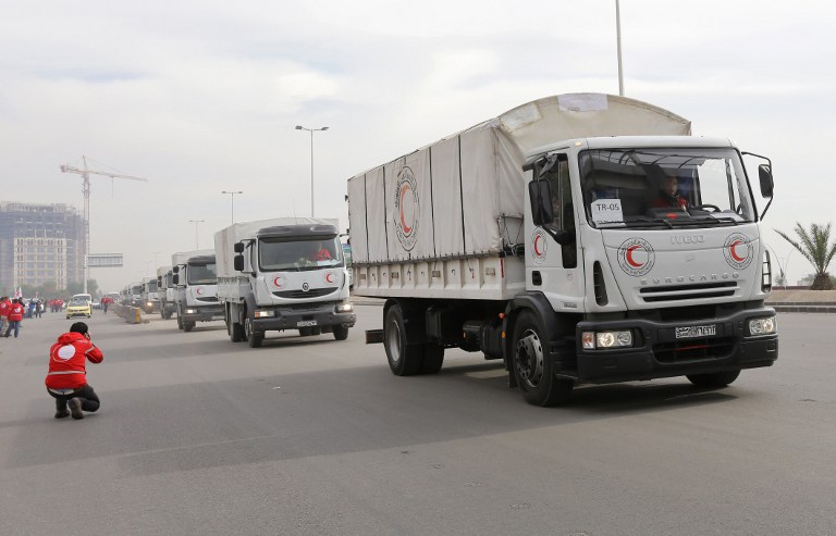 Kamioni Crvenog križa i Crvenog polumjeseca s hranom i lijekovima ušli su u pratnji vozila UN-a u Madaju kod libanonske granice