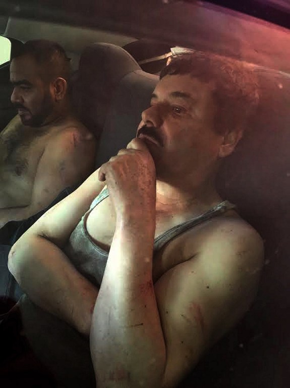Picture release by Mexican web site "Plaza de Armas" of Joaquin "El Chapo" Guzman in a vehicle after he was recaptured in the city of Los Mochis, Sinaloa state in northwest Mexico on January 8, 2016. Mexican marines recaptured fugitive drug kingpin Joaquin "El Chapo" Guzman on Friday in the northwest of the country, six months after his spectacular prison break embarrassed authorities. AFP PHOTO/Plaza de Armas /// RESTRICTED TO EDITORIAL USE-NO MARKETING - NO ADVERTISING CAMPAIGNS - MANDATORY CREDIT AFP PHOTO/PLAZA DE ARMAS - DISTRIBUTED AS A SERVICE TO CLIENTS - GETTY OUT / AFP / Plaza de Armas / HO