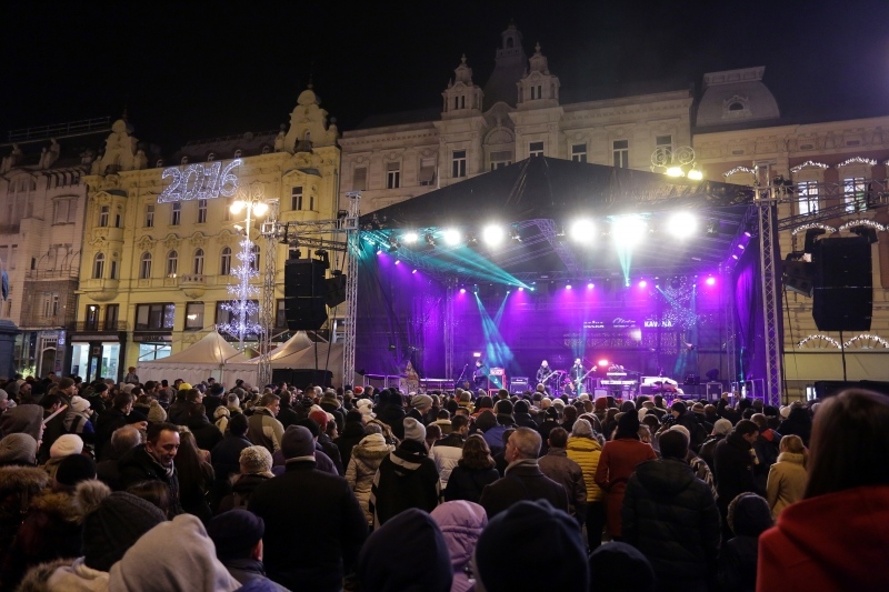 01.01.2016., Zagreb - Na Trgu bana Josipa Jelacica organiziran je svecani docek Nove godine uz koncert. Nastup grupe Vatra.
Photo: Borna Filic/PIXSELL