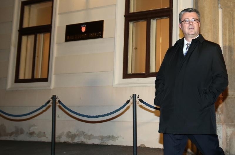 Tihomir Orešković rekao je kako će se brzo znati novi ministar branitelja