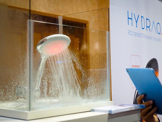 Hydro Smart tuš izračunava optimalnu potrošnju vode za svaku osobu