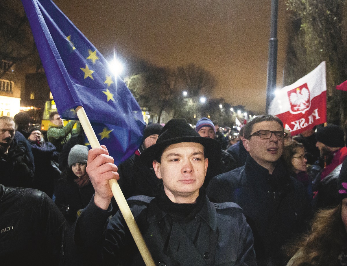 Protiv kontroverznih poteza poljske vlade protestiralo je više od 50 tisuća ljudi