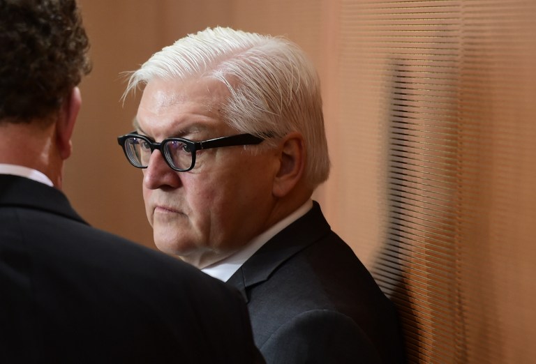 German foreign minister Frank-Walter Steinmeier consult with colleagues prior to the weekly meeting of the German cabinet at the Chancellery in Berlin on January 27, 2016. / AFP / John MACDOUGALL