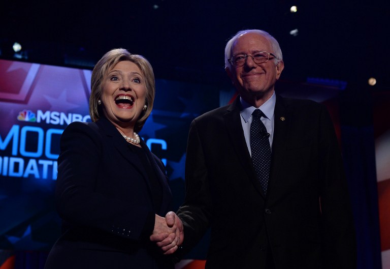 US Democratic presidential candidates Hillary Clinton and Bernie Sanders shake hands before participating in the MSNBC Democratic Candidates Debate at the University of New Hampshire in Durham on February 4, 2016. Clinton and Sanders face off on February 4, in the first debate since their bruising Iowa clash that the former secretary of state won by a hair, as they gear for a battle royale in New Hampshire. / AFP / JEWEL SAMAD
