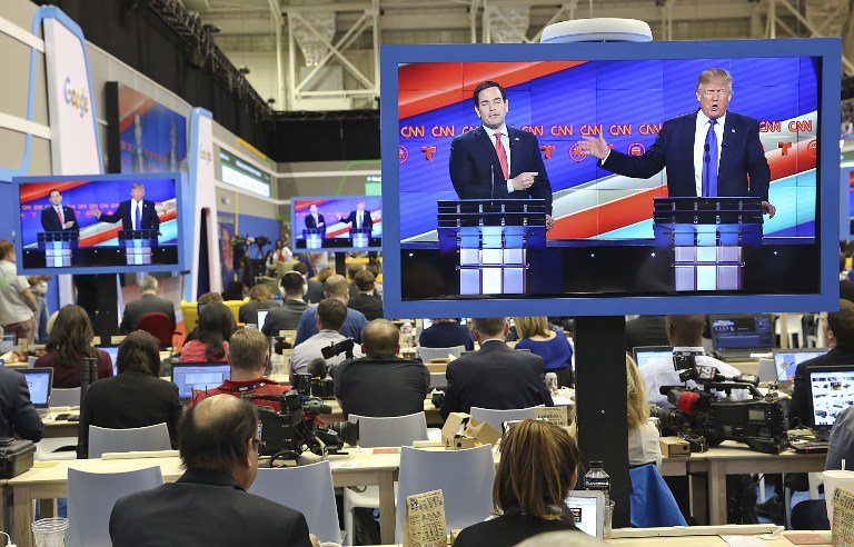US Republican Presidential Candidates Marco Rubio and Donald Trump are seen on television in the CNN filing room during the Republican Presidential Debate at the University of Houston in Houston, Texas on February 25, 2016. / AFP / Thomas B. Shea