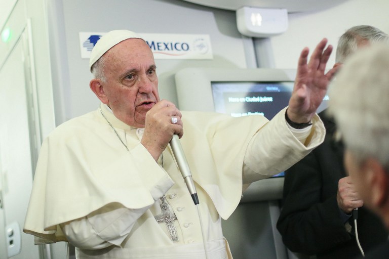 Papa Franjo razgovara s novinarima na letu iz Meksika u Rim