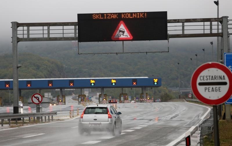 14.10.2015., Rijeka - Kisa otezava promet na autocesti Rijeka-Zagreb. Photo: Goran Kovacic/PIXSELL