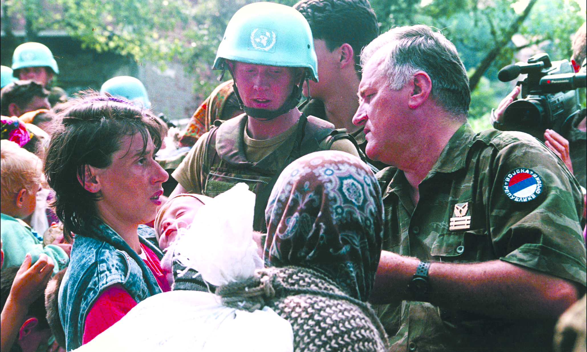 Ratko Mladić nakon ulaska u Srebrenicu 1995.
