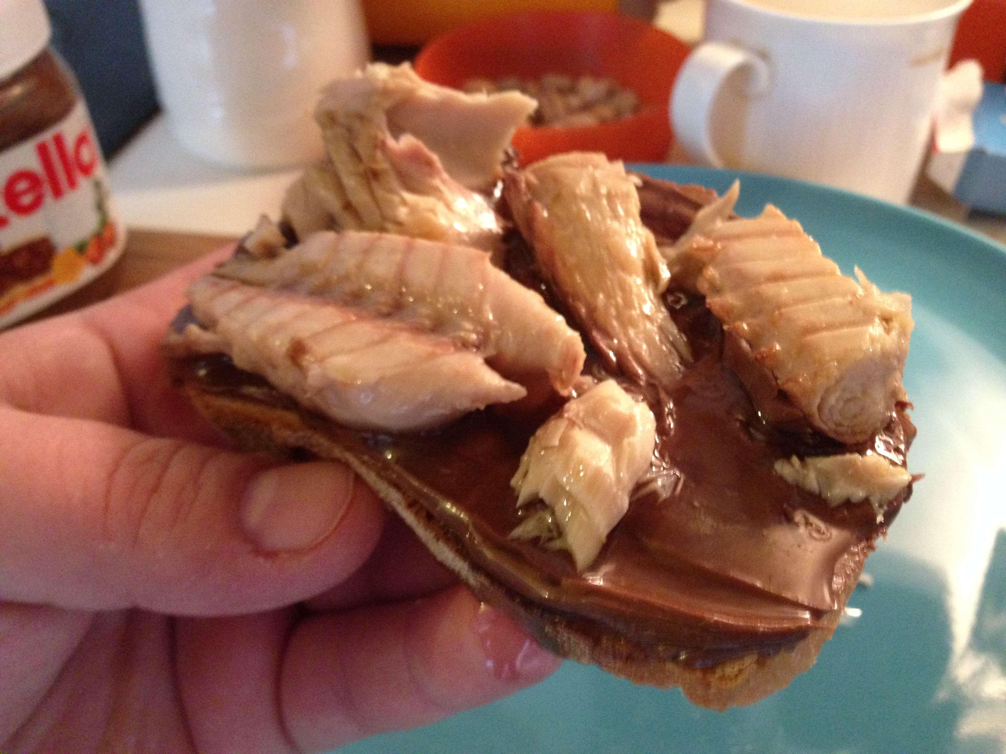 Kruh, nutella i sardine
