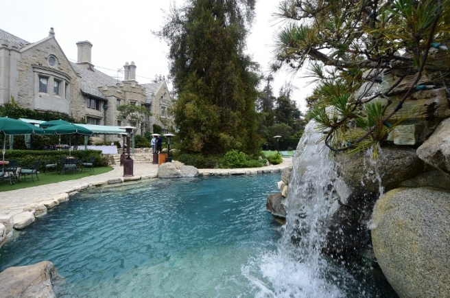 Playboy Mansion sold to Twinkies chief