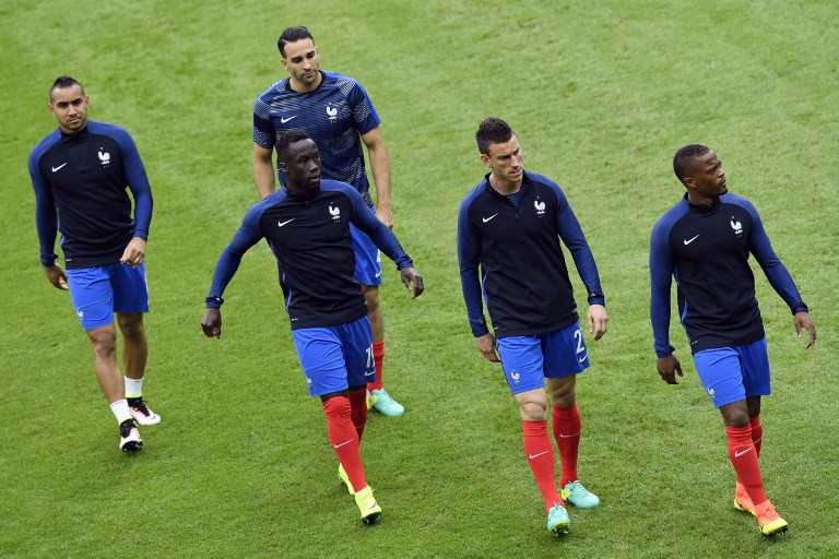 (LtoR) France's forward Dimitri Payet, France's defender Bacary Sagna, France's defender Adil Rami, France's defender Laurent Koscielny and France's defender Patrice Evra arrive ahead of the Euro 2016 group A football match between France and Romania at Stade de France, in Saint-Denis, north of Paris, on June 10, 2016. / AFP PHOTO / MIGUEL MEDINA