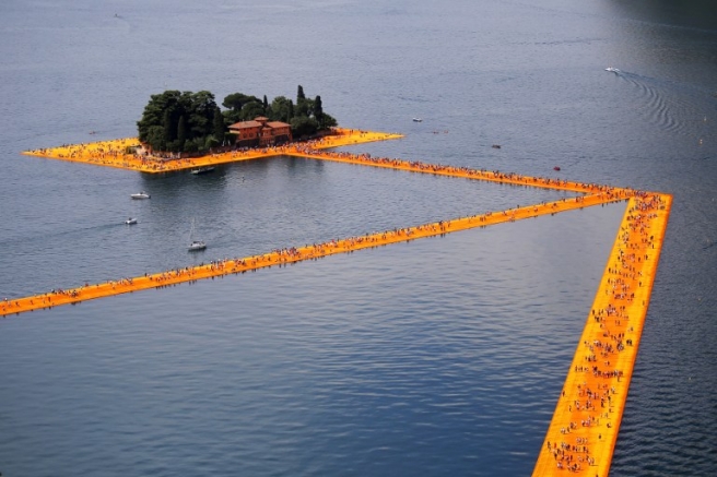 The Floating Piers povezuje izolirani otočić Iseo s kopnom