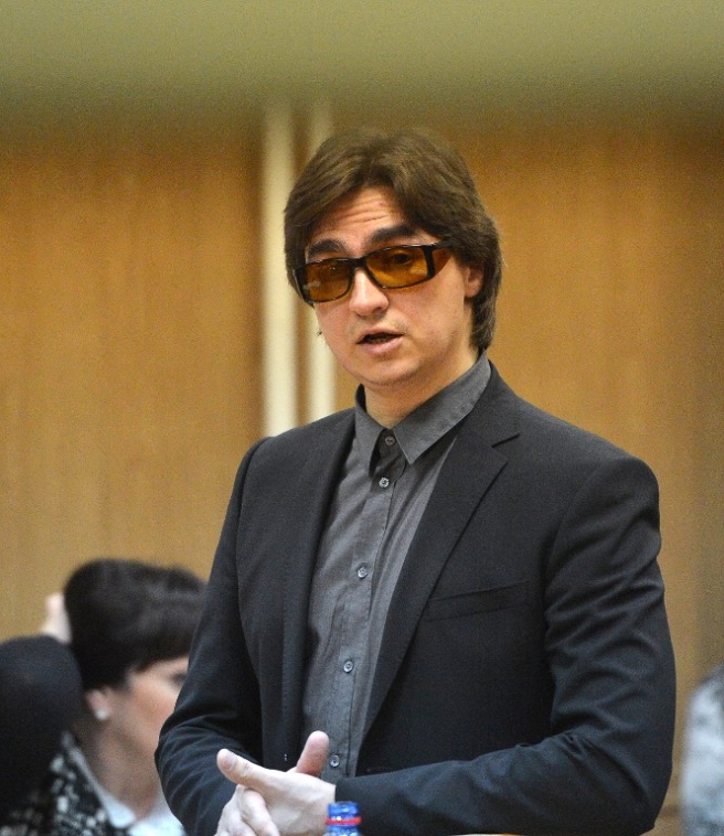 The artistic director of the Bolshoi ballet Sergei Filin testifies in the trial of former Bolshoi soloist Pavel Dmitrichenko who is charged with planning an acid attack against him, in Moscow on November 6, 2013. The artistic director of the Bolshoi ballet Sergei Filin on November 6 dramatically confronted the former dancer accused of plotting to blind him with acid, rejecting allegations of an affair with a top young ballerina. AFP PHOTO / STR / AFP PHOTO / STR
