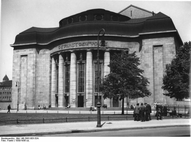 Inicijalni izgleda kazališta prije no što je uništeno u II. svetskom ratu