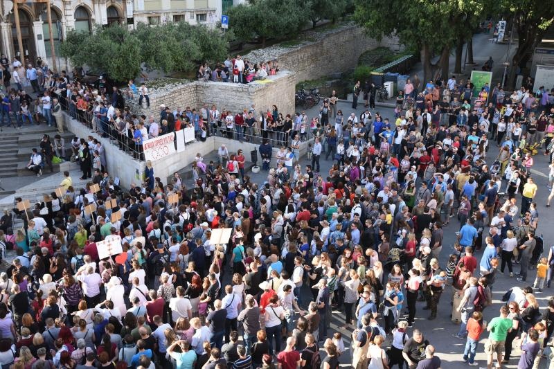 Pula - Veliki broj građana se okupio na pulskom trgu Portarata povodom podrške Cjelovitoj kurikularnoj reform, Dusko Marusic/PIXSELL
