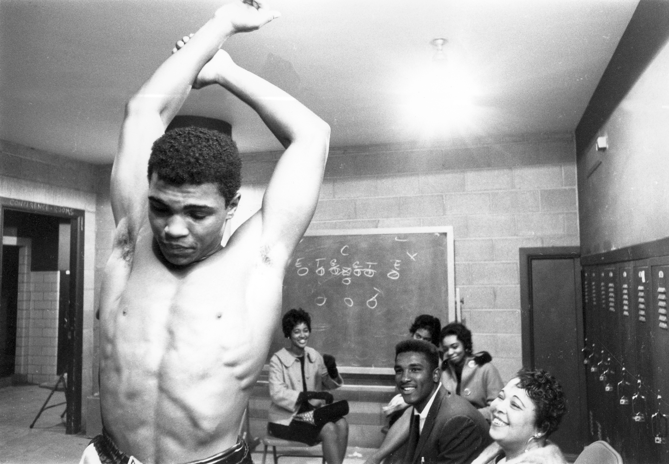 October 7, 1961, Louisville, Kentucky, USA: Muhammad Ali, future world heavyweight champion and legendary boxer, was still fighting under his birth name Cassius Clay when he knocked out Alex Miteff in the sixth round. In the arena's basement before the fight, Ali had a mixture of female admirers and relatives. His brother Rudy Clay, later known as Rahman Ali, was also on hand as Ali's official gofer.///Cassius Clay (Muhammad Ali) with fans and family in the locker room., Image: 113427121, License: Rights-managed, Restrictions: EXCLUSIVE, Special Rates Apply, Model Release: no, Credit line: Profimedia, Polaris