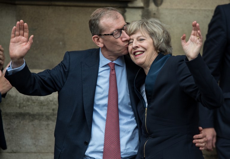 Theresa May nakon što je proglašena novom šeficom konzervativaca, sa suprugom Philipom